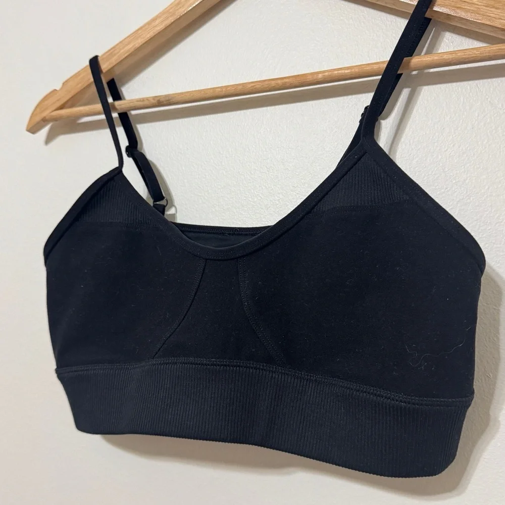 NEW ALO Yoga Alosoft Head Start Bra Size Medium Black NWOT